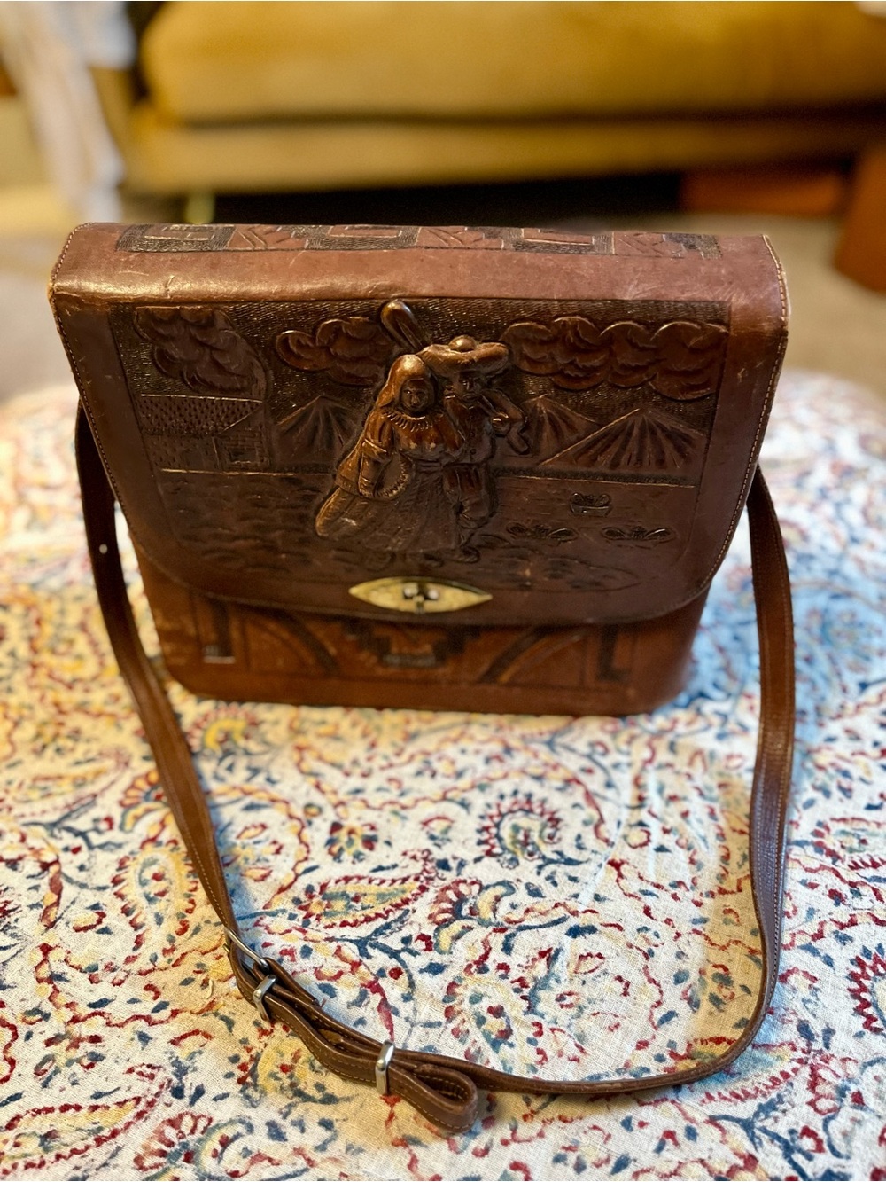 Vintage Mexican oil tooled purse